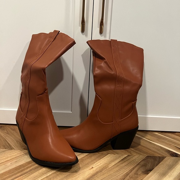 NIB Chase and Chloe 8.5 almond toe boots in brown - Picture 5 of 8